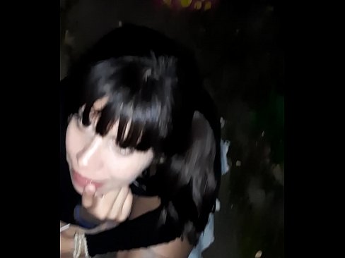 ❤️ 在街上膨胀的阴茎，以换取糖果 ❤❌ Porno﹏﹏
