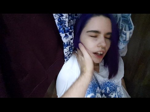 ❤️ 在衣柜里发现我的妹妹并帮助她射精 ❤❌ Porno﹏﹏